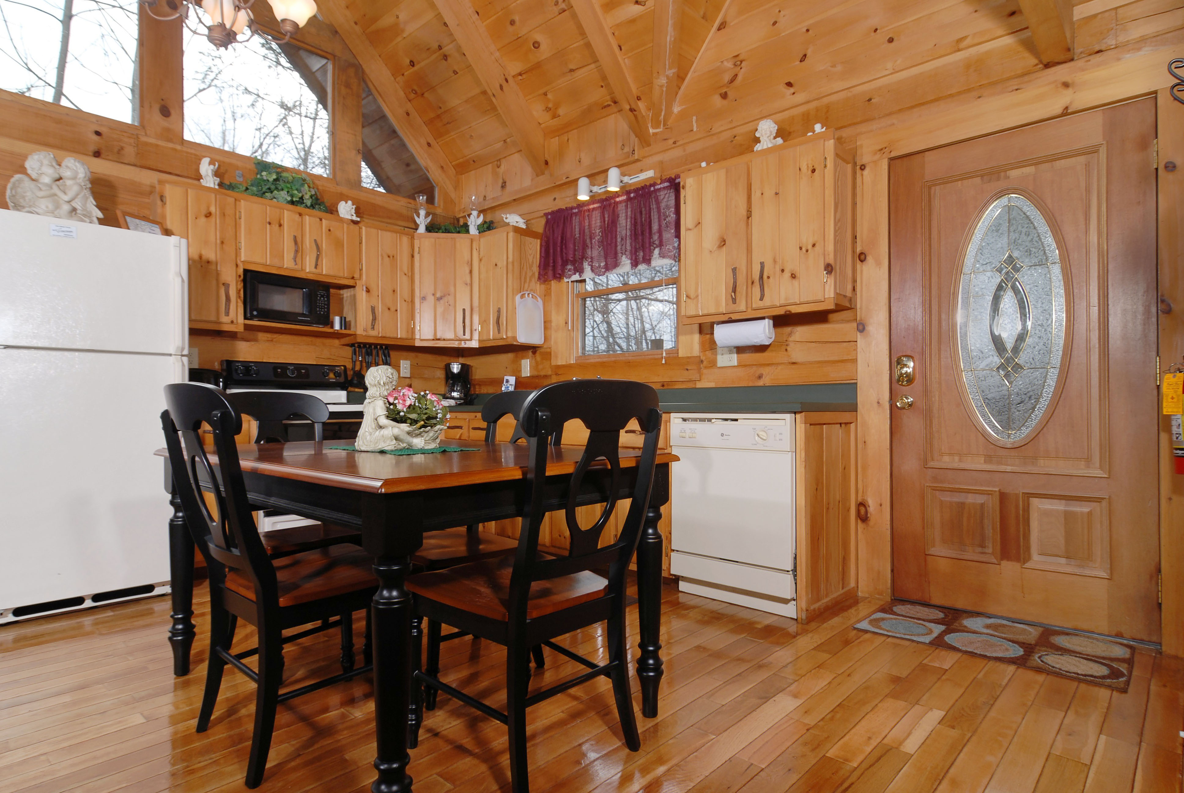 Heaven's Nest Sky Harbour 950 Secluded Pigeon Pet Friendly